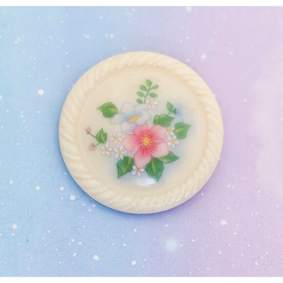 Vintage Ceramic White Circular Floral Brooch by Avon | J26 - Picture 1 of 2